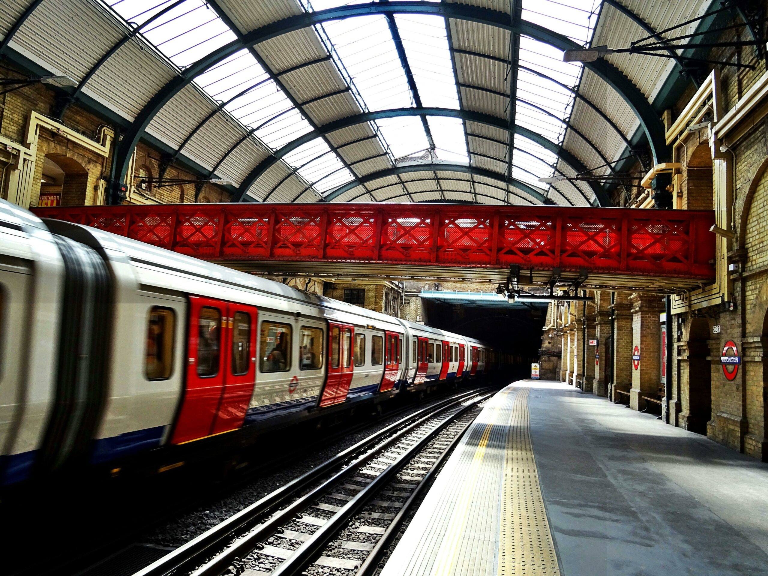 Imagen de un tren en una estación